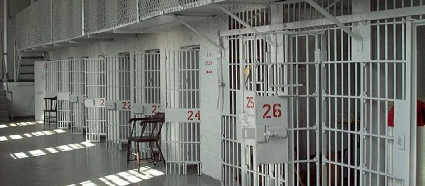 Έρευνα στις φυλακές Δομοκού - Βρέθηκαν μαχαίρια, σουβλιά και κινητά τηλέφωνα